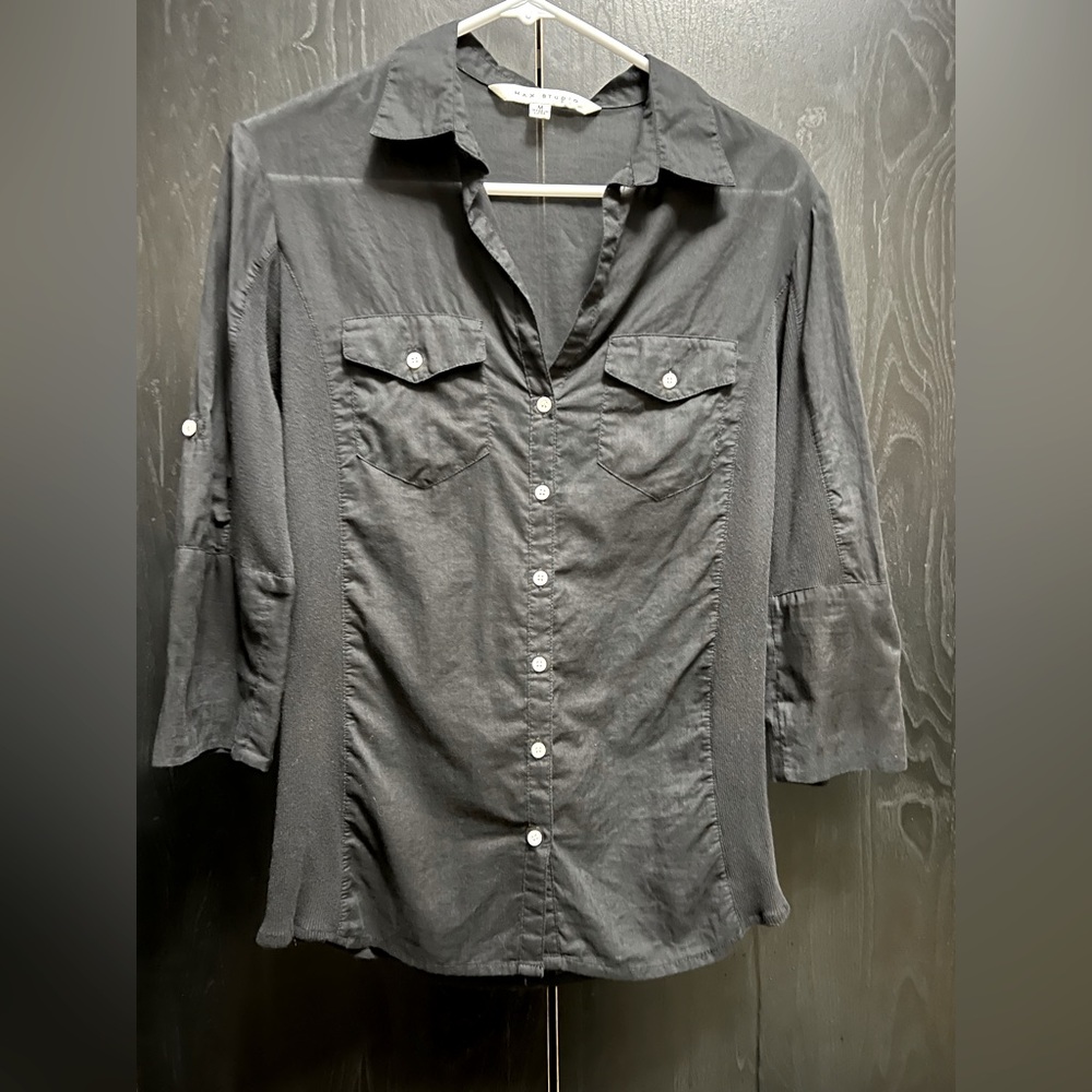 MAX STUDIO button up V-neck shirt size M